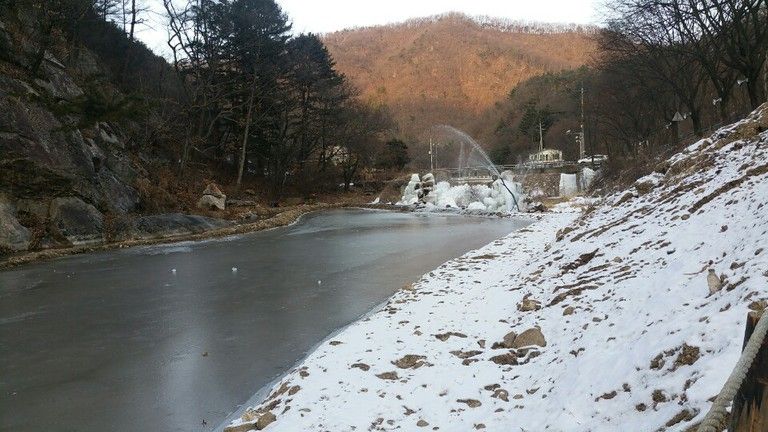 계곡얼음
